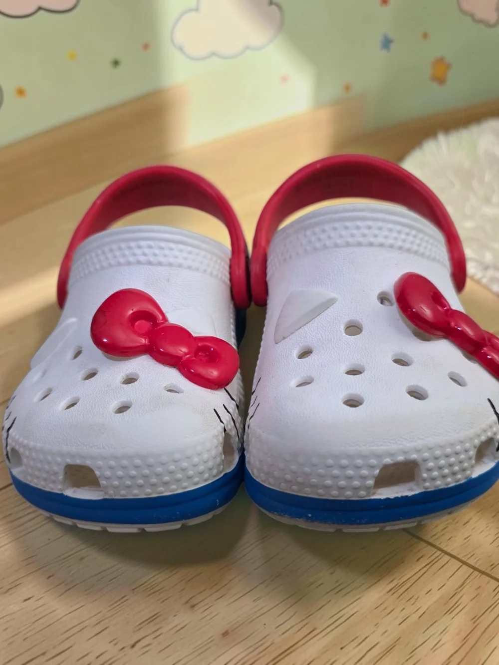 CROCS HELLO KITTY Toddler SIZE C6 White Red Blue
